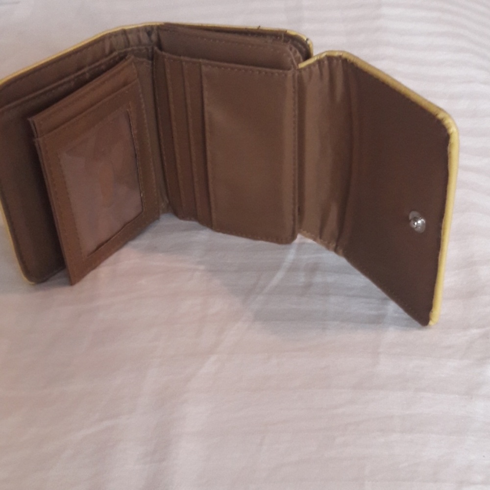 Sm. Wallet - Picture 3 of 4